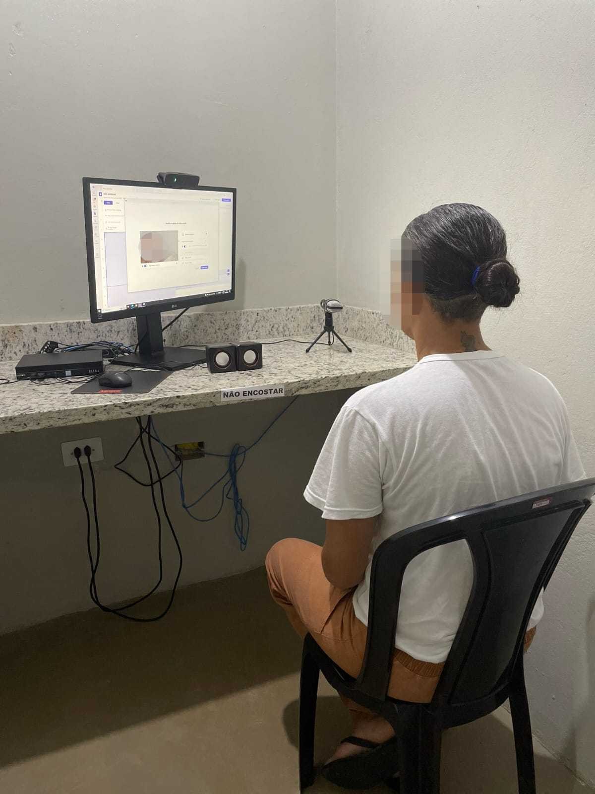 Em um ano, projeto para ampliar contato de detentas com as famílias já realizou mais de 1,2 mil visitas virtuais em penitenciárias do Vale do Paraíba