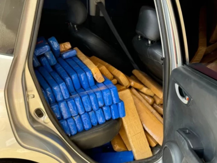 Polícia Rodoviária apreende mais de 140 kg de maconha em carro na rodovia Washington Luís 