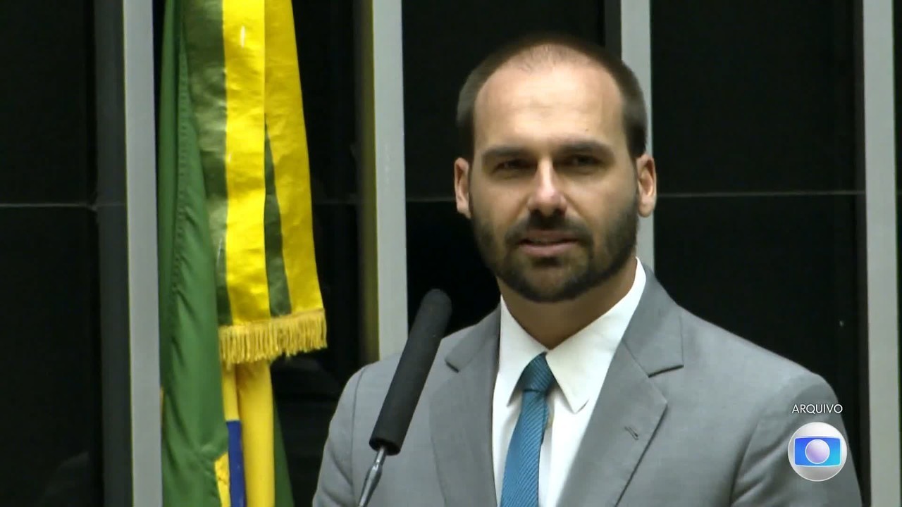 Câmara cancela passaportes diplomáticos de Eduardo Bolsonaro e Alexandre Ramagem