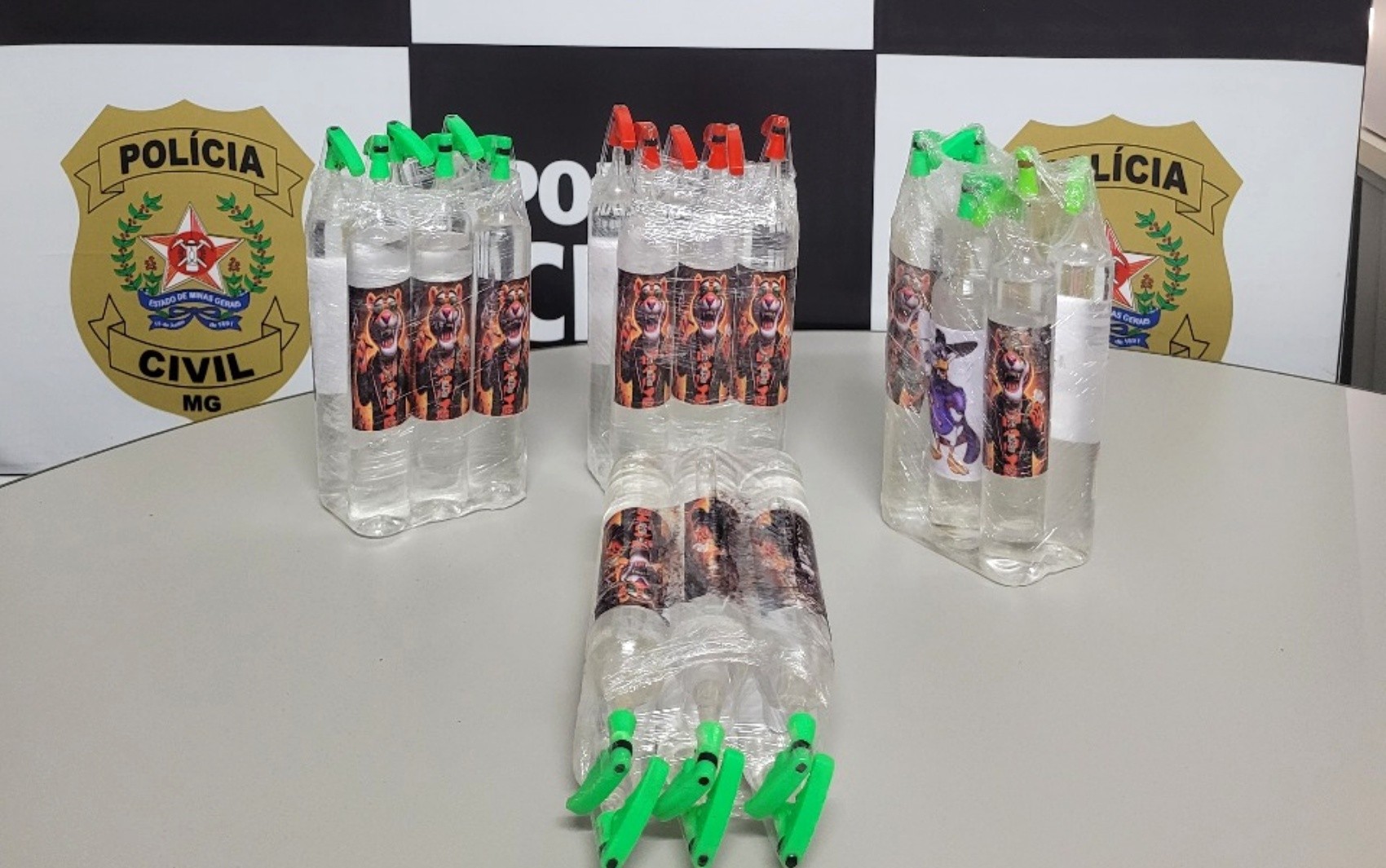 Polícia Civil apreende 24 tubos de lança-perfume em agência dos Correios em Passos, MG