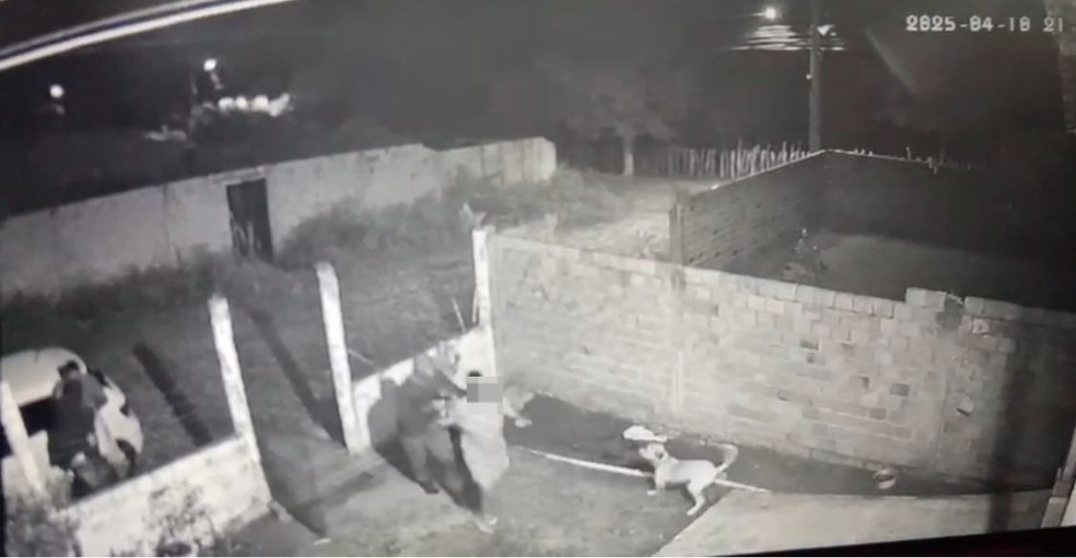 PM, esposa e filho são feitos reféns durante um assalto em Teresina — Foto: Reprodução / Câmera de segurança