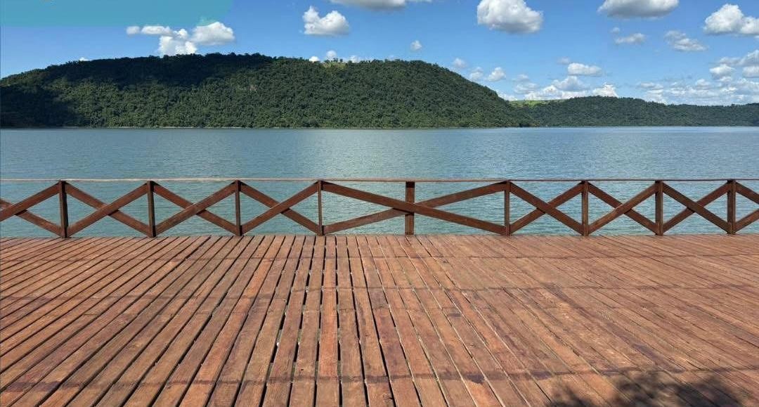 Homem fica ferido após saltar de local proibido no Camping Municipal de Timburi