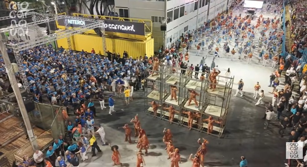 Acadêmicos de Niterói faz ensaio técnico na Sapucaí — Foto: Reprodução/Youtube Rio Carnaval