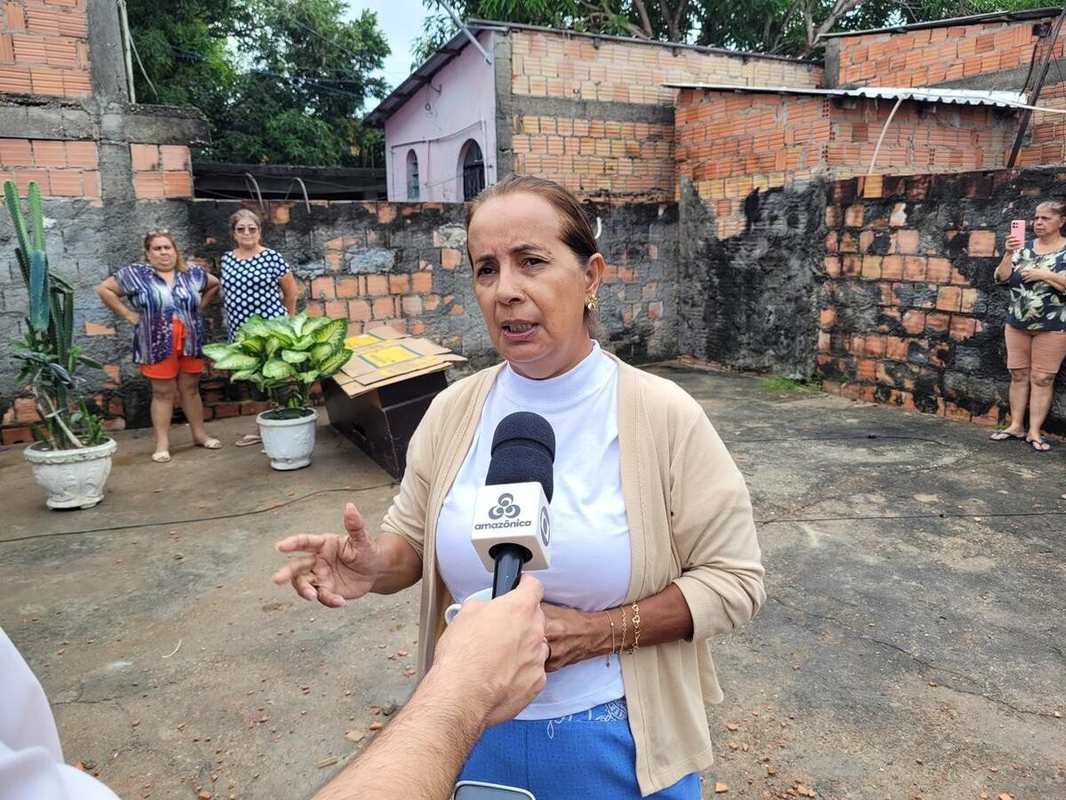 Moradora abandona casa após cratera aumentar em Manaus: “A gente não sabe se vai ter tempo de sair”