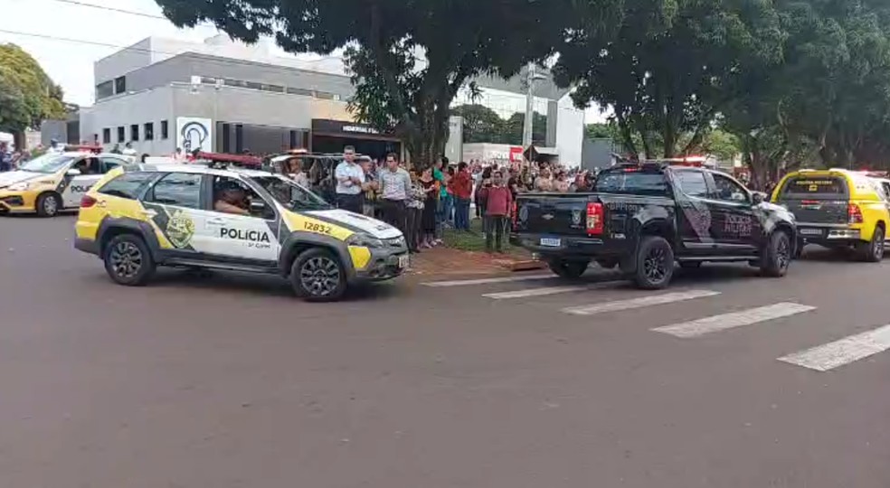 Cortejo para enterro do policial morto durante troca de tiros — Foto: Notícia Cianorte E Região/ colaboração
