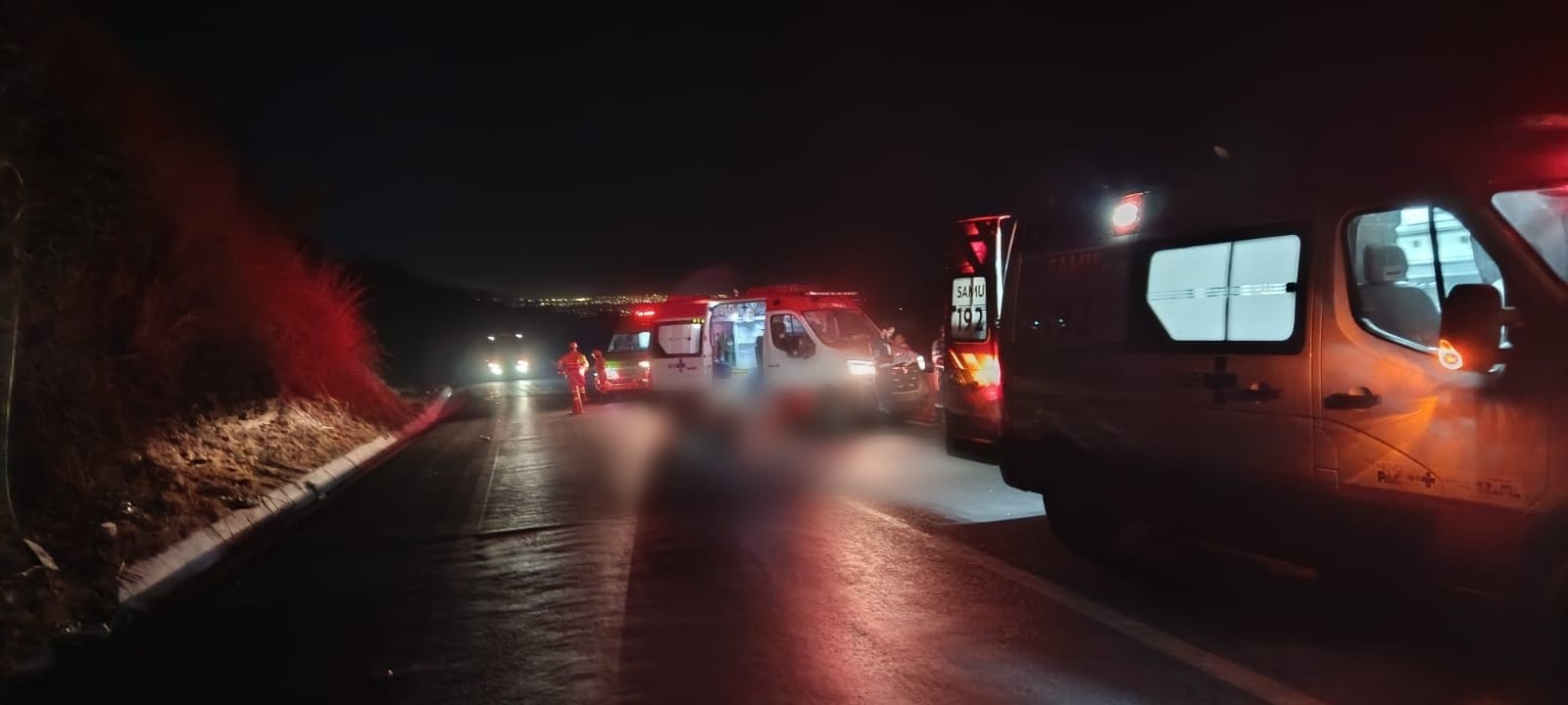 Mulher morre após ser atropelada por carro na BR-135, em Montes Claros
