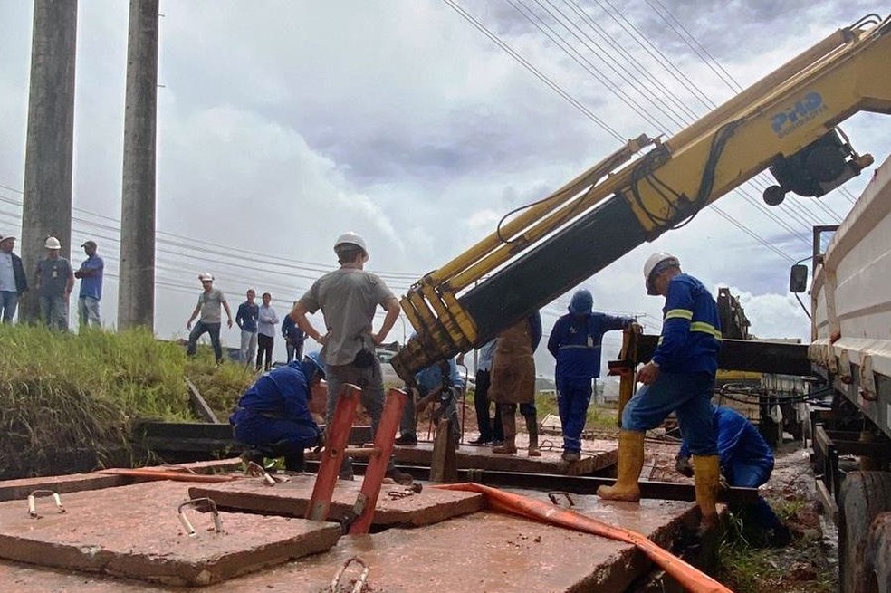 Serviço começou a ser retomado em parte de Salvador e alguns municípios da região metropolitana na noite de terça-feira (19). — Foto: Divulgação/Embasa