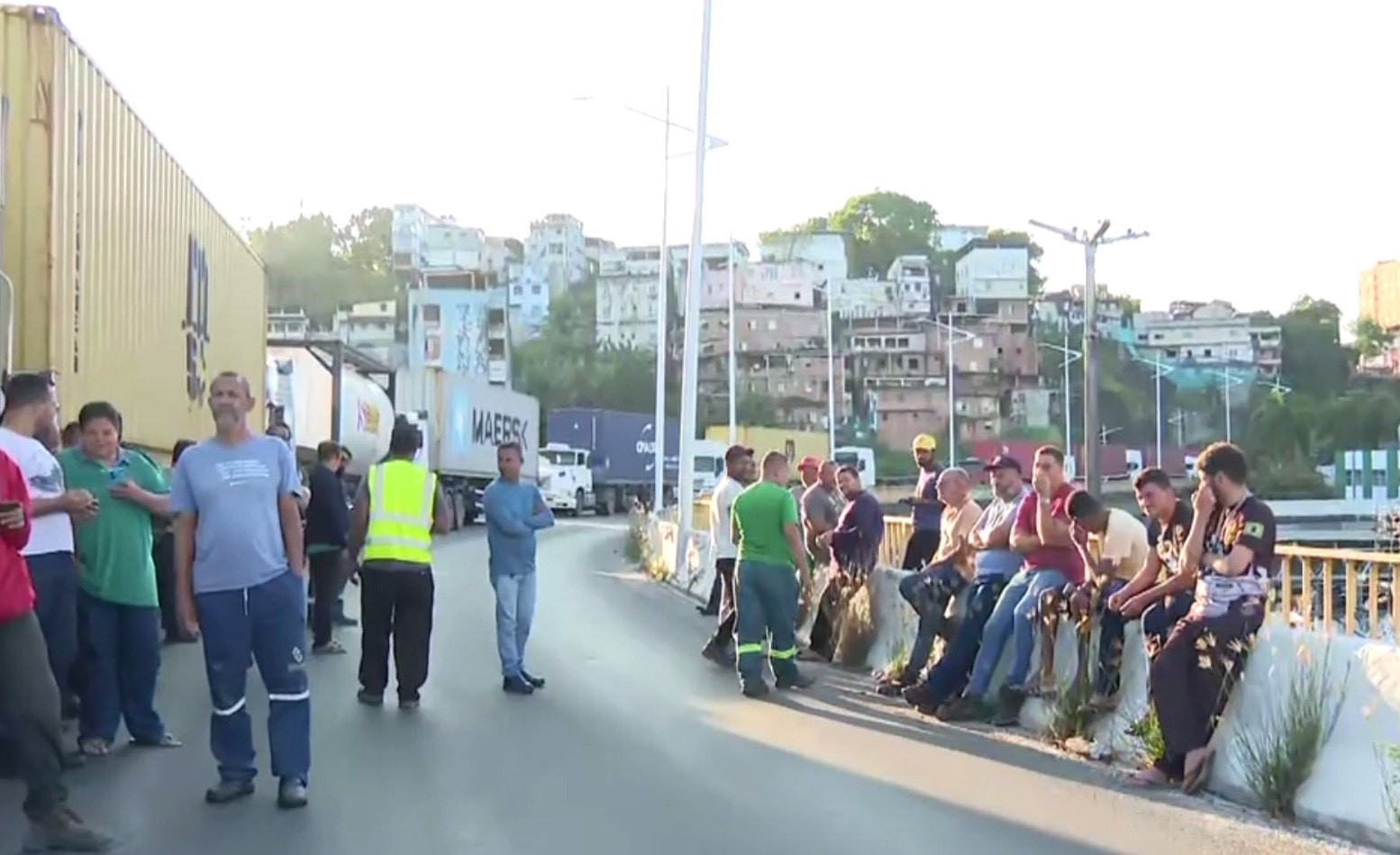 Instabilidade no sistema de acesso ao Porto de Salvador provoca mais de 6 km de fila de caminhões