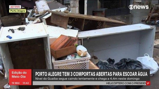 Funcionários da prefeitura e moradores de Porto Alegre retiram lama e entulho das ruas - Programa: Jornal GloboNews 