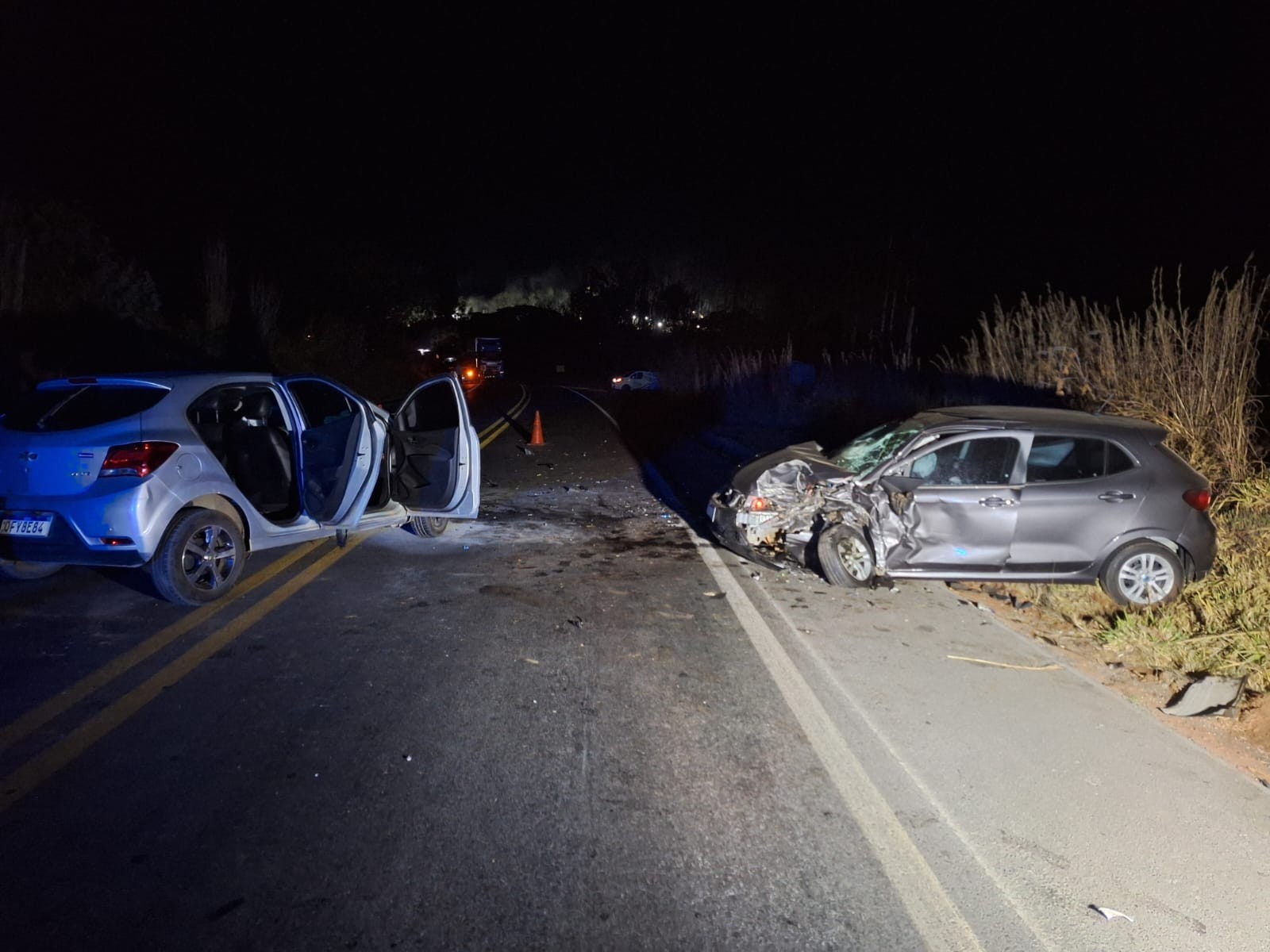 Carro invade contramão e causa acidente com dois mortos na BR-354, em MG