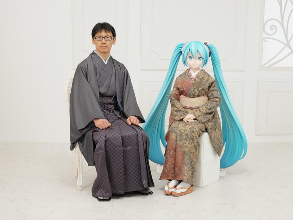 Akihiko Kondo se casou com holograma de desenho animado — Foto: Akihiko Kondo/Via BBC