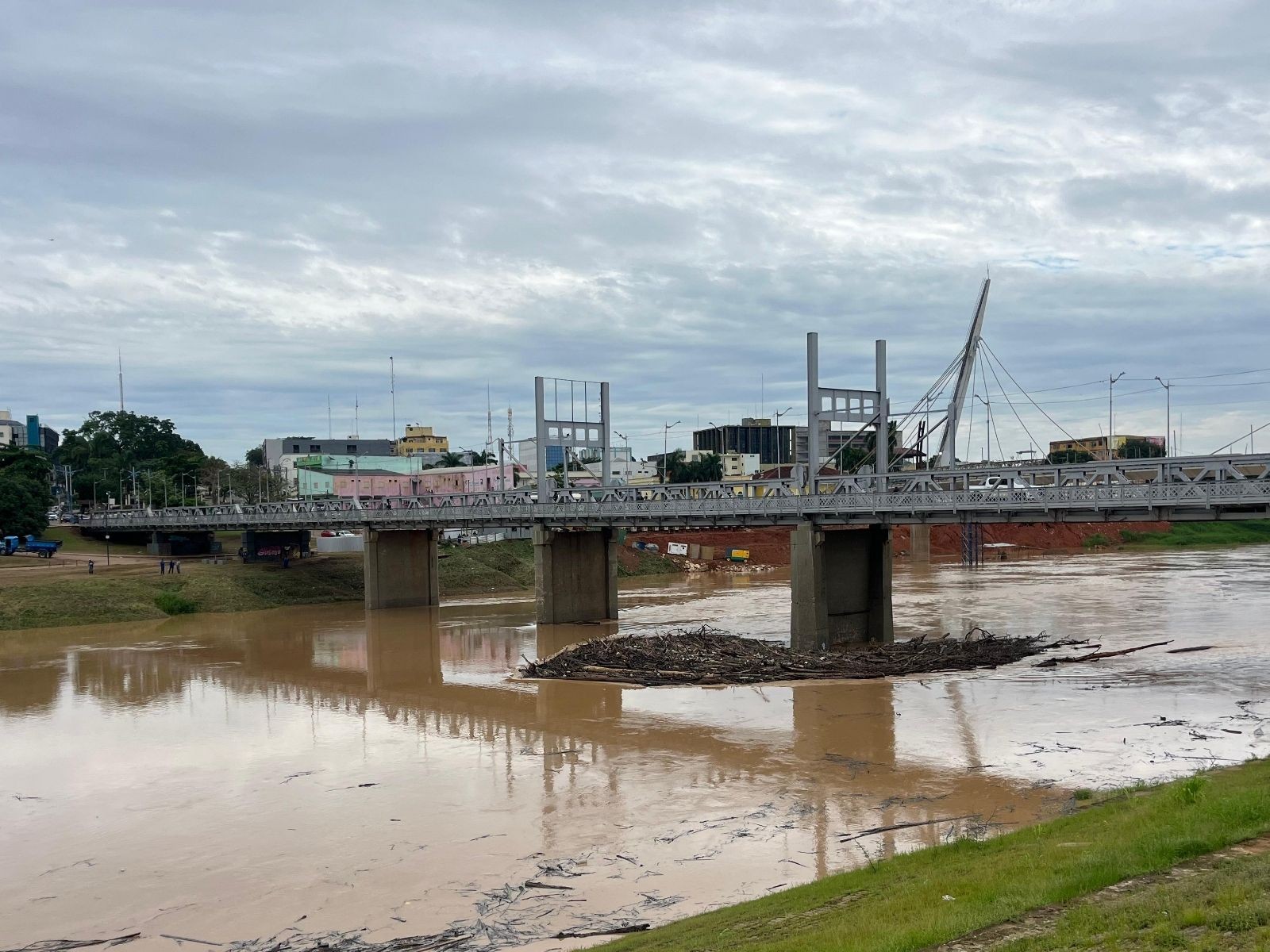 Rio Acre sobe quase 4 metros em 48 horas e se aproxima da cota de atenção em Rio Branco