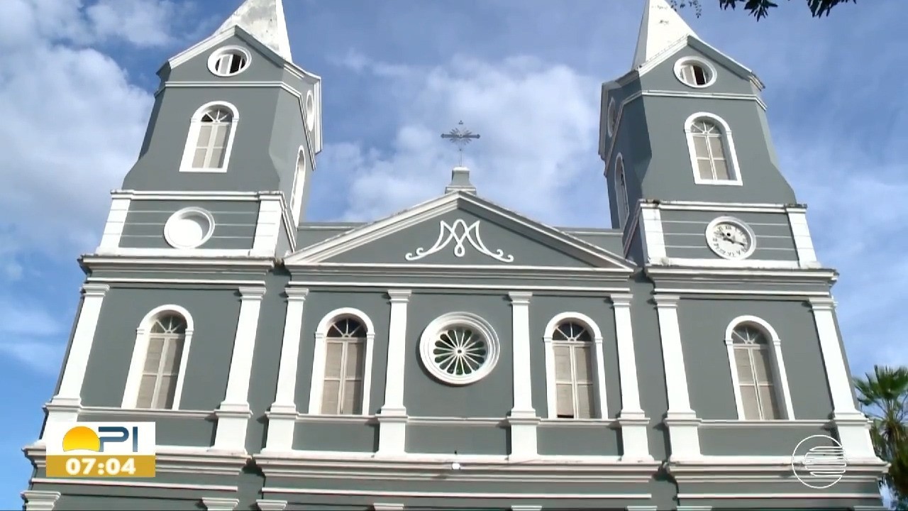 Catedral idealizada há 200 anos chama atenção em Teresina | G1