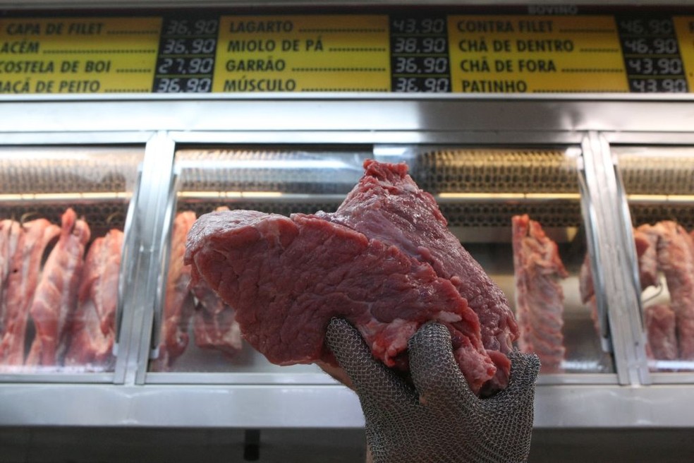 Peça de carne em açougue. — Foto: LUCAS PRATES/HOJE EM DIA/ESTADÃO CONTEÚDO