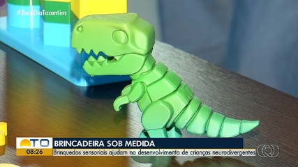 Famílias adaptam brinquedos para ajudar no desenvolvimento de crianças neurodivergentes