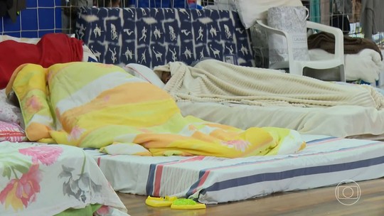No Rio Grande do Sul, 70 mil pessoas estão vivendo em abrigos - Programa: Jornal Nacional 