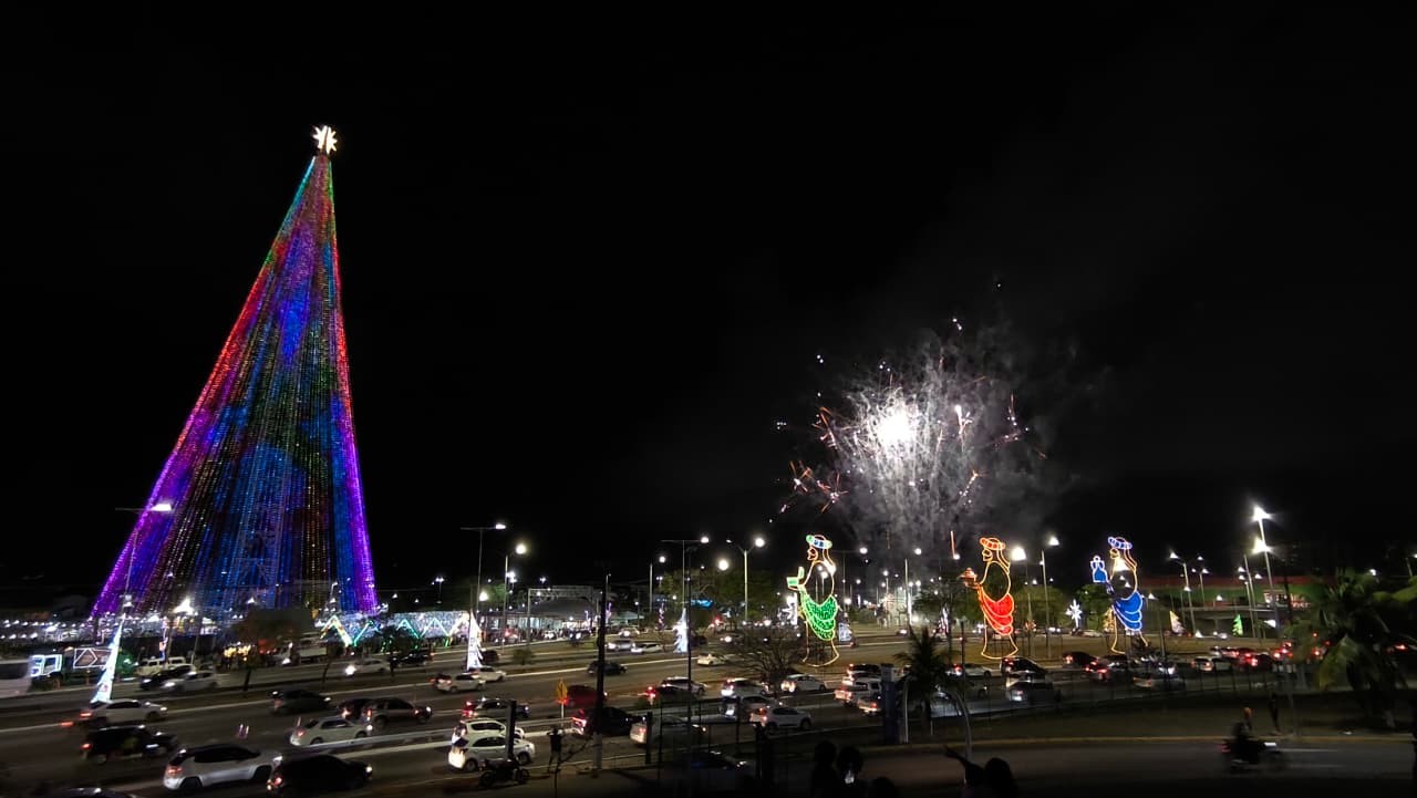 Árvore de Mirassol é acesa em Natal; veja imagens