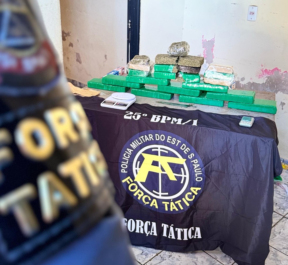 Homem armazenava droga em casa abandonada, em Dracena (SP) — Foto: Polícia Militar