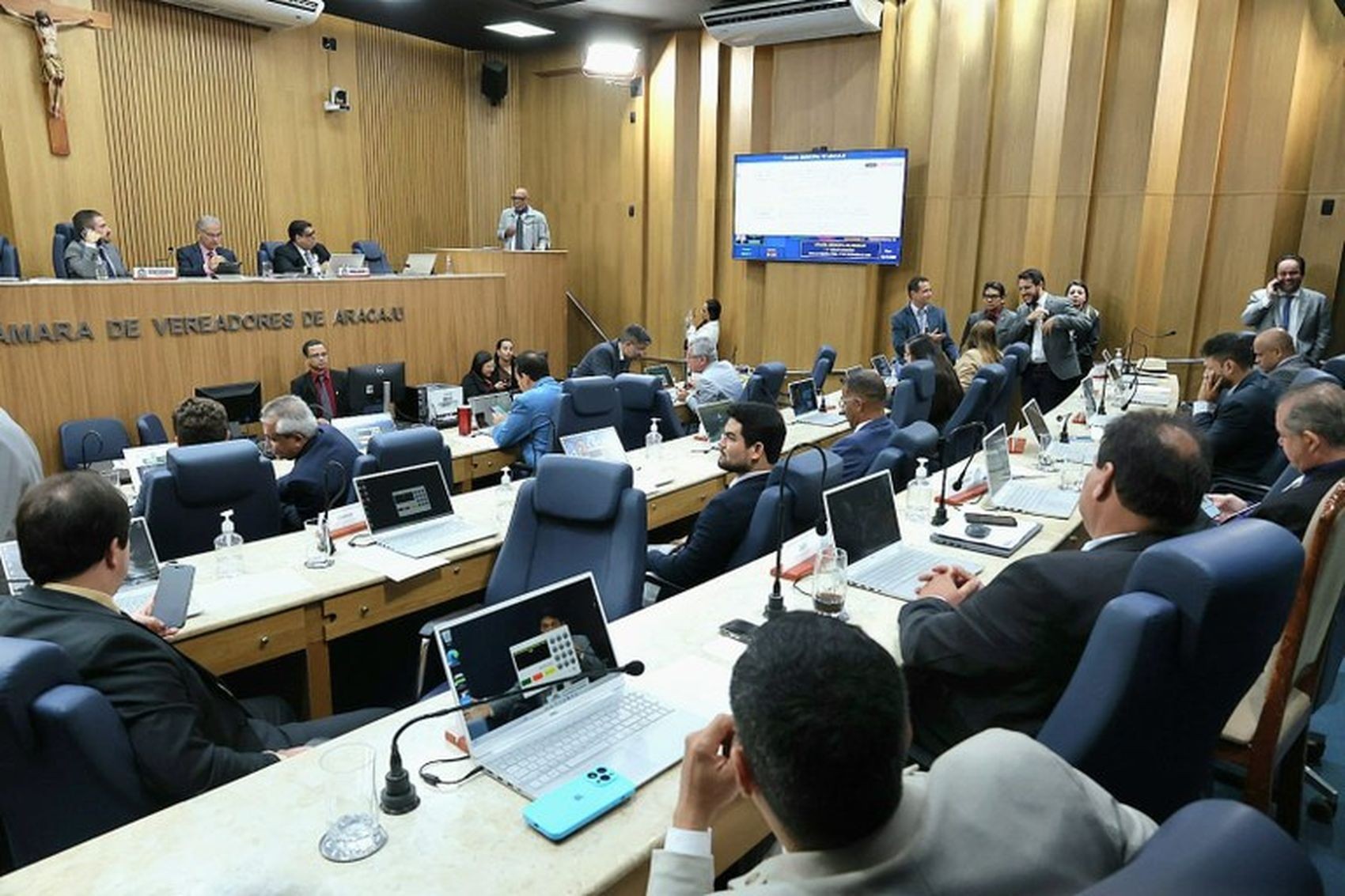 Câmara de Aracaju aprova reestruturação de carreiras e novos salários para servidores municipais