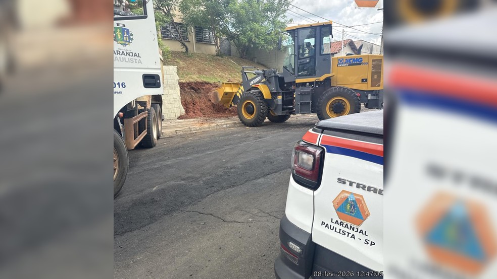 Muro cedeu parcialmente no Jardim Itaporanga — Foto: Defesa Civil