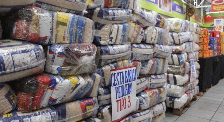 Consulta ao voucher para retirada de cesta básica em BH começa nesta segunda-feira 
