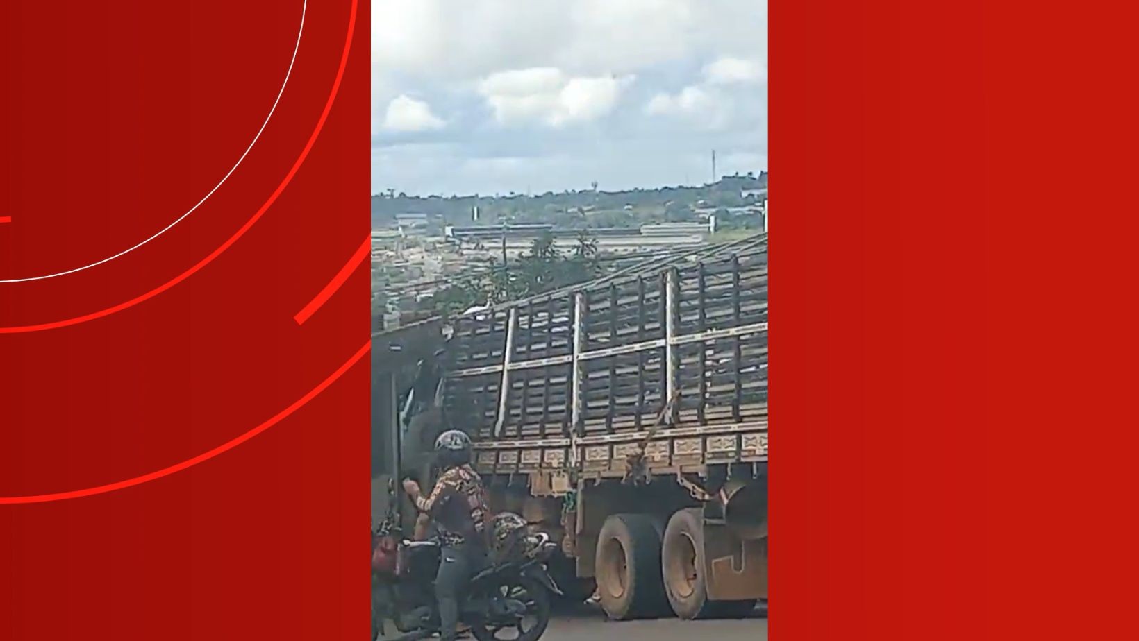 Caminhão perde controle em ladeira e atinge casa na Zona Leste de Manaus