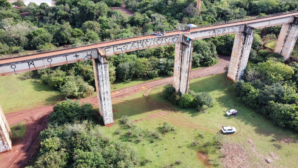 Ponte do Esqueleto, em Limeira; jovem de 21 anos morreu após fazer salto de rope jump sem corda — Foto: Wesley Almeida/EPTV