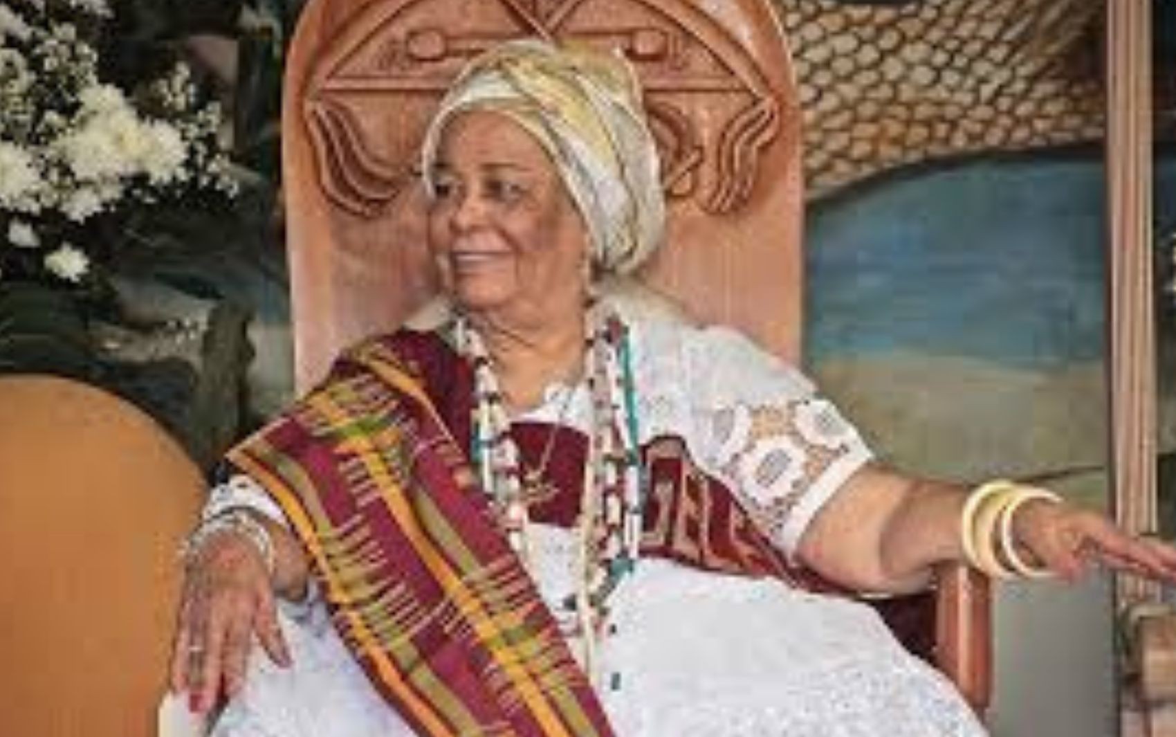 Mãe Carmem, ialorixá do Terreiro do Gantois, morre aos 98 anos em Salvador