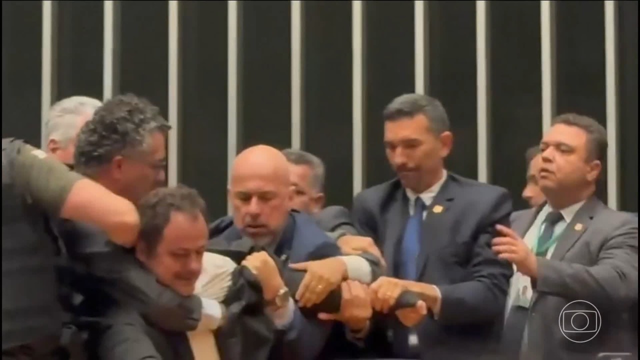 Câmara suspende mandato de Glauber Braga: como votaram deputados e partidos