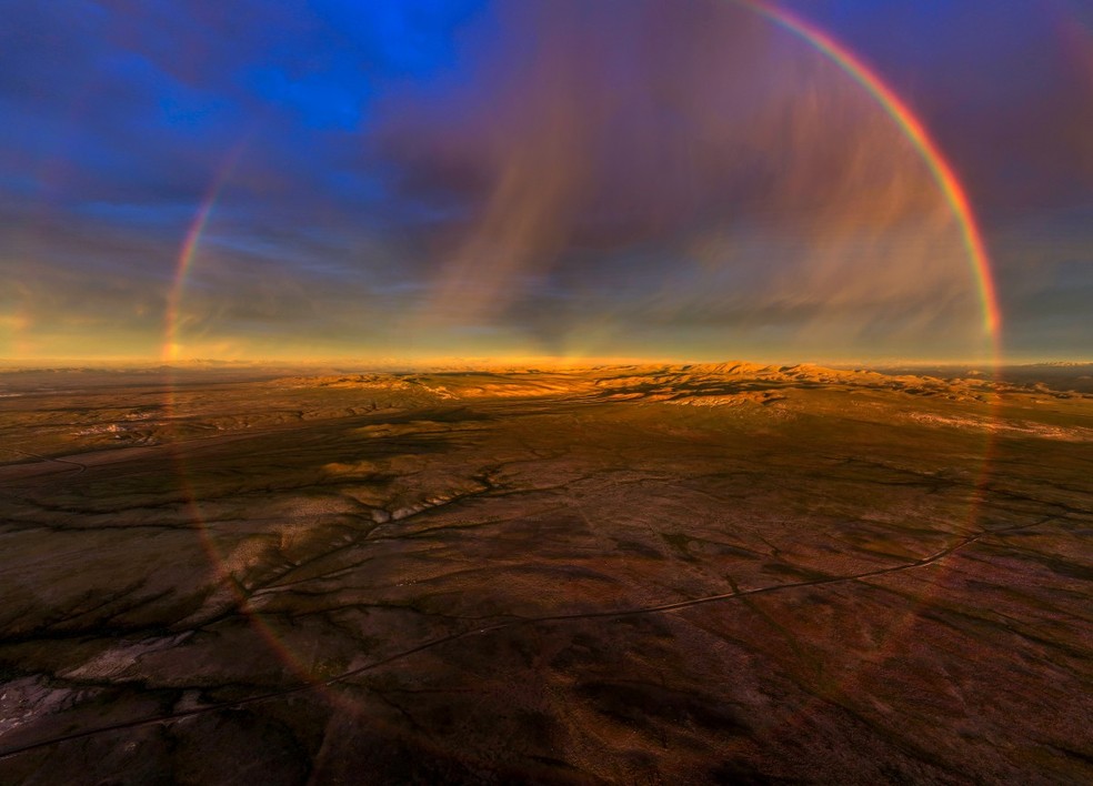 Arco-íris aparece sobre o deserto do Atacama, perto de Copiapó, no Chile, em 17 de setembro de 2026. — Foto: Javier Torres/AFP