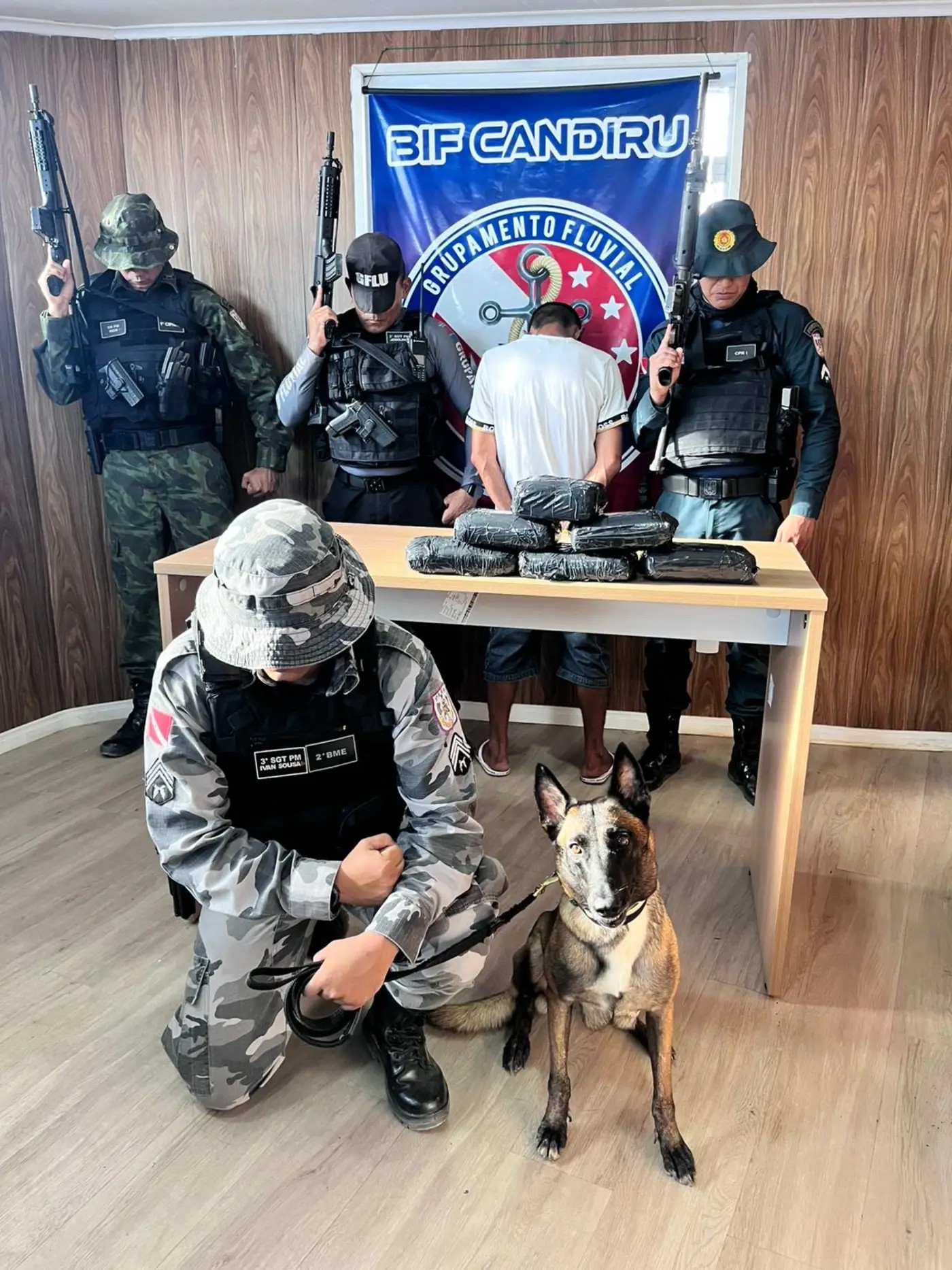 Equipe da Base Candiru apreende 7 kg de drogas e prende suspeito em embarcação vinda de Manaus