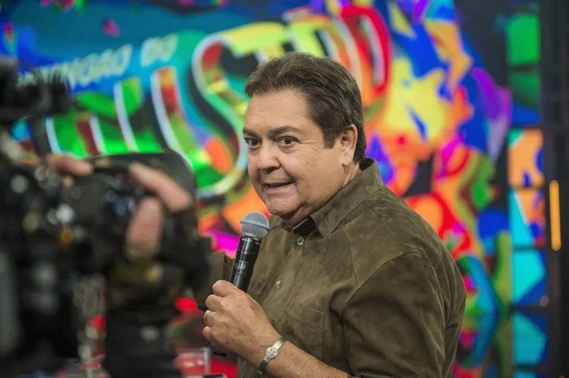 Faustão faz sessões de hemodiálise e aguarda adaptação de rim transplantado, diz boletim médico