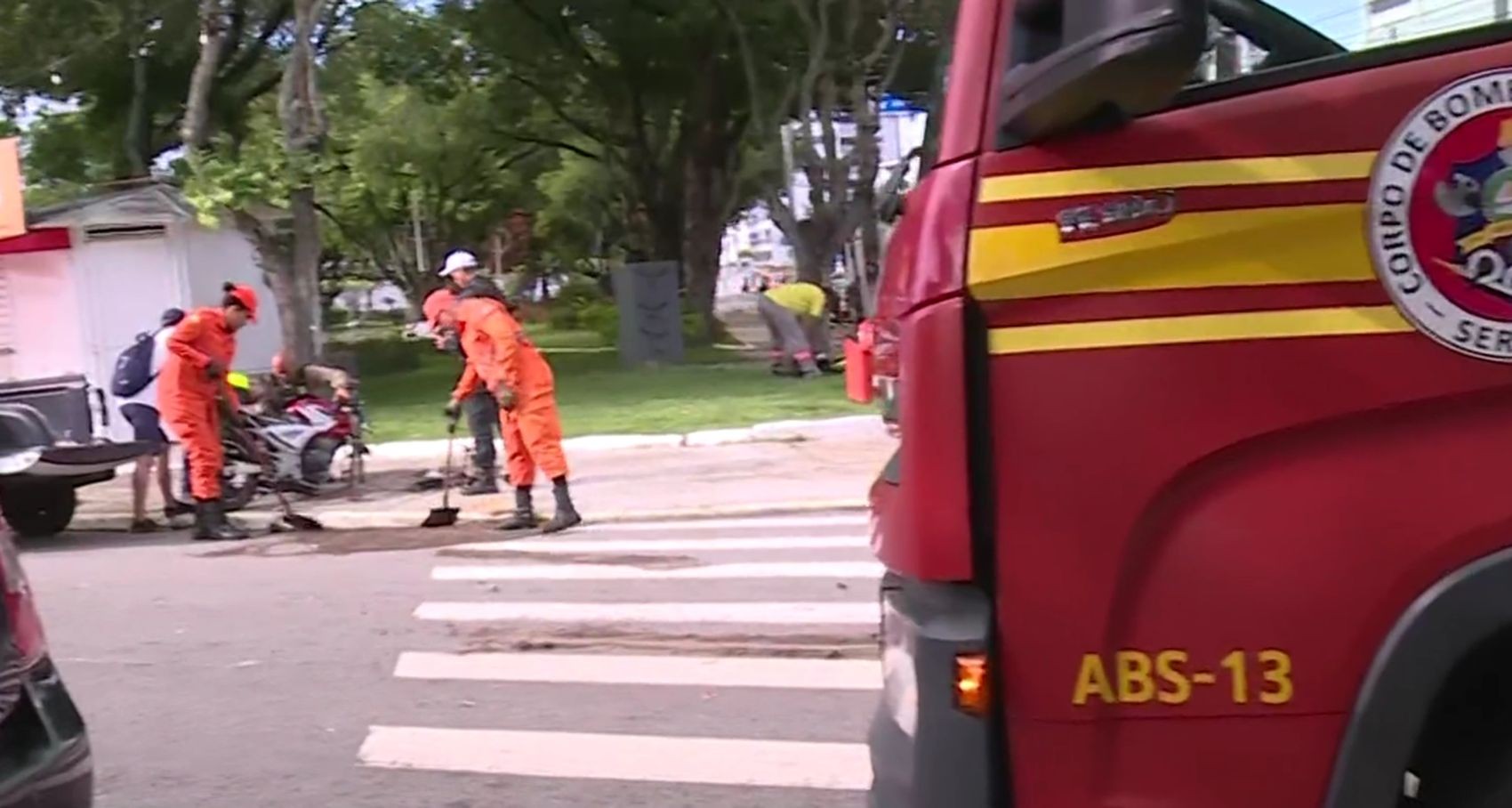 Homem fica ferido após acidente entre moto e carro em Aracaju