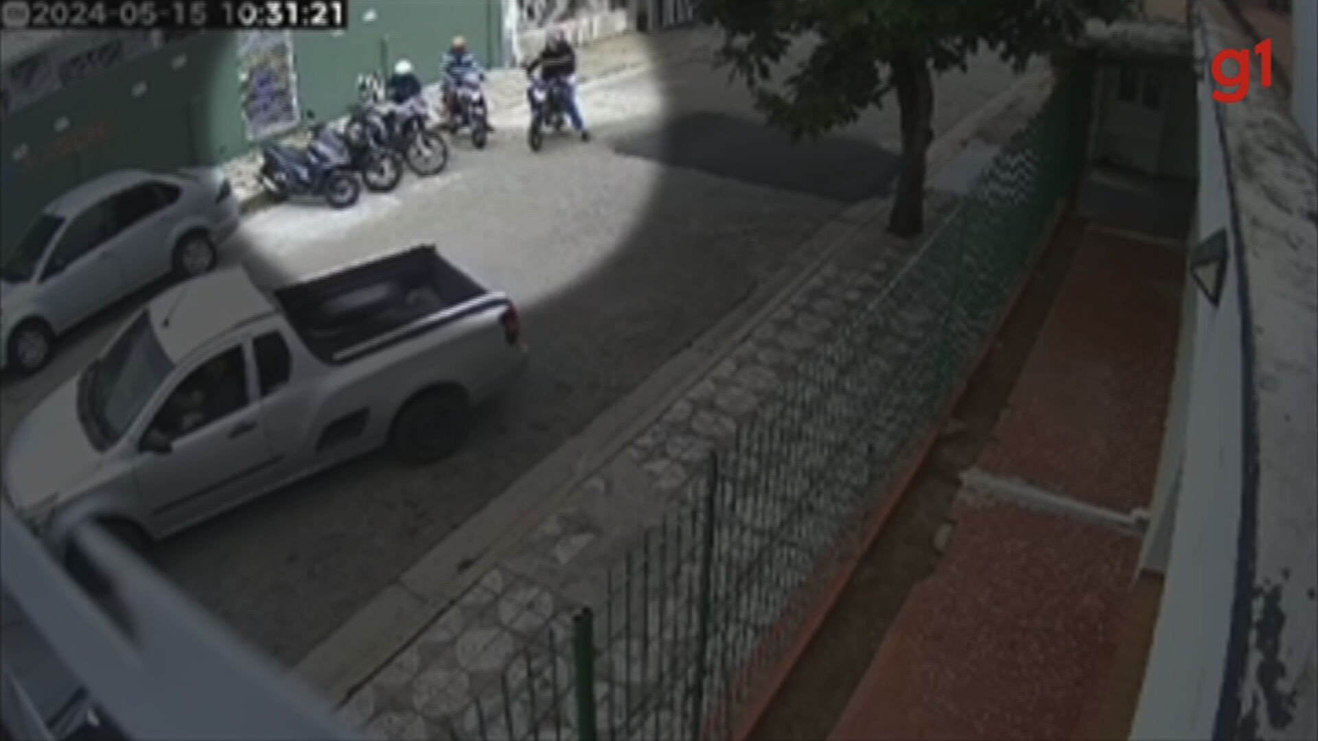 Grupo furta moto em menos de 20 segundos à luz do dia em rua de Sorocaba; vídeo