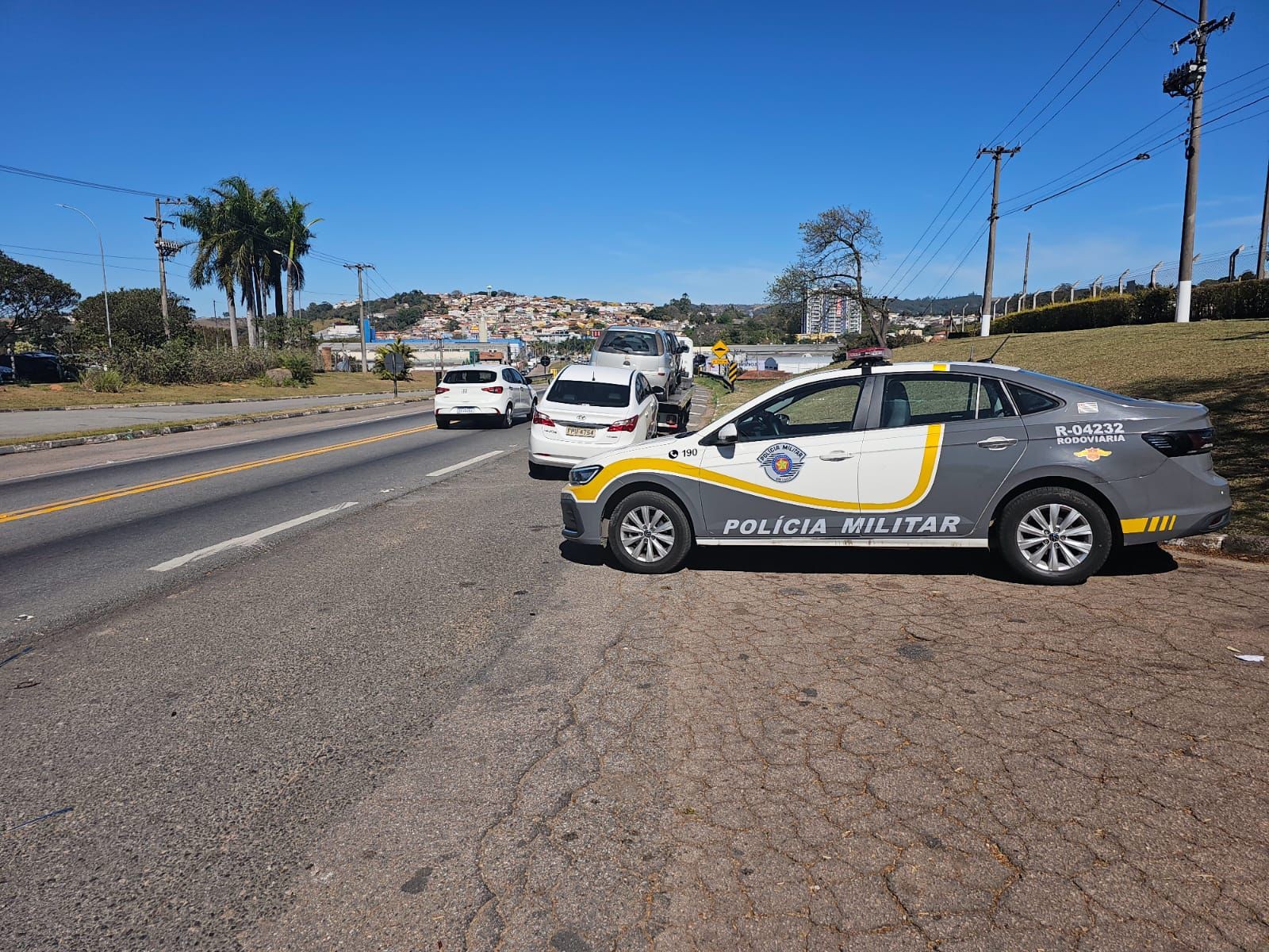 Carro com mais de 200 multas e R$ 53 mil em débitos é apreendido em Itatiba