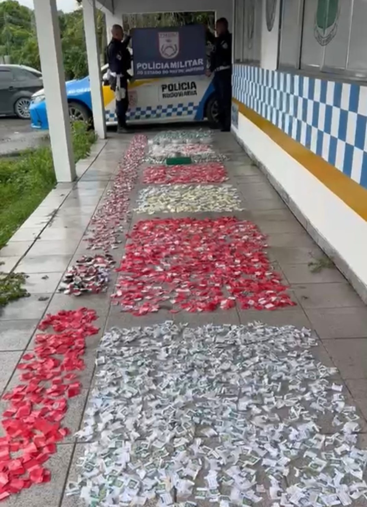 Homem é preso transportando grande quantidade de drogas na RJ-127, em Paracambi