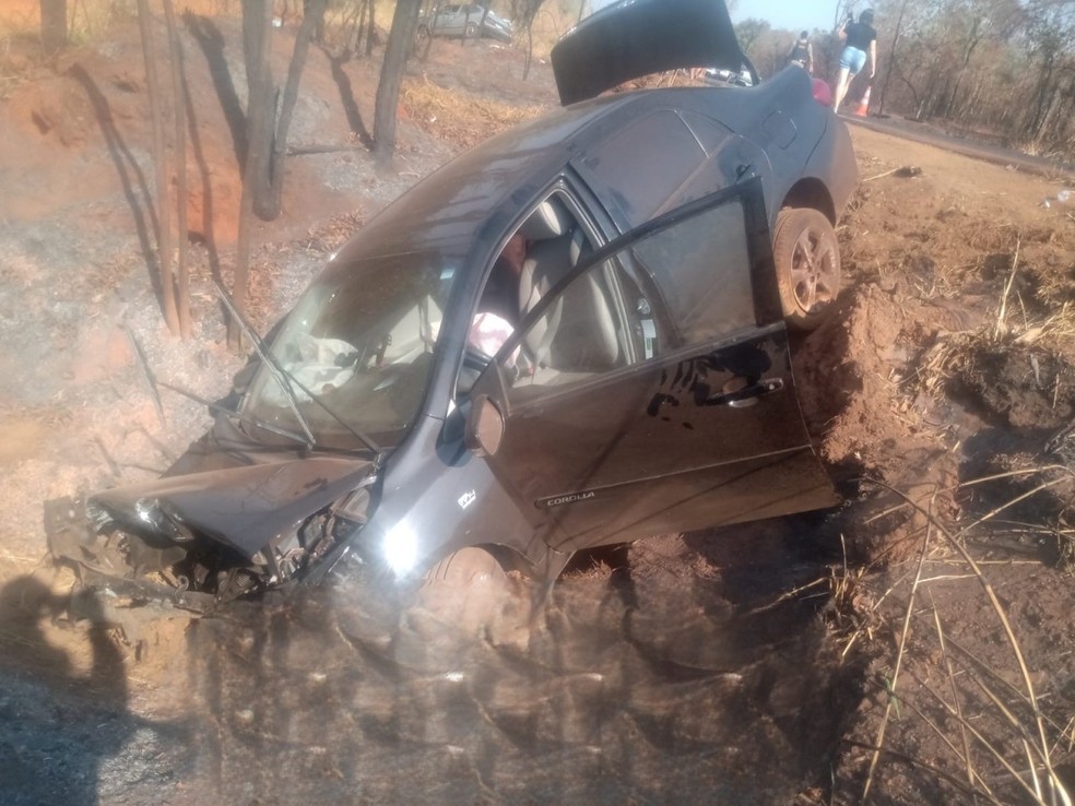 Veículos deixam três mortos e mais quatro feridos na BR-352, em Abaeté — Foto: Polícia Militar Rodoviária/Divulgação