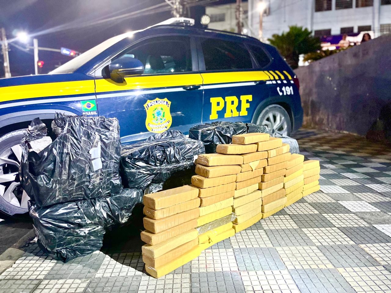 Homem tenta fugir em carro com 213 kg de drogas e morre após troca de tiros com a Polícia em Jacareí
