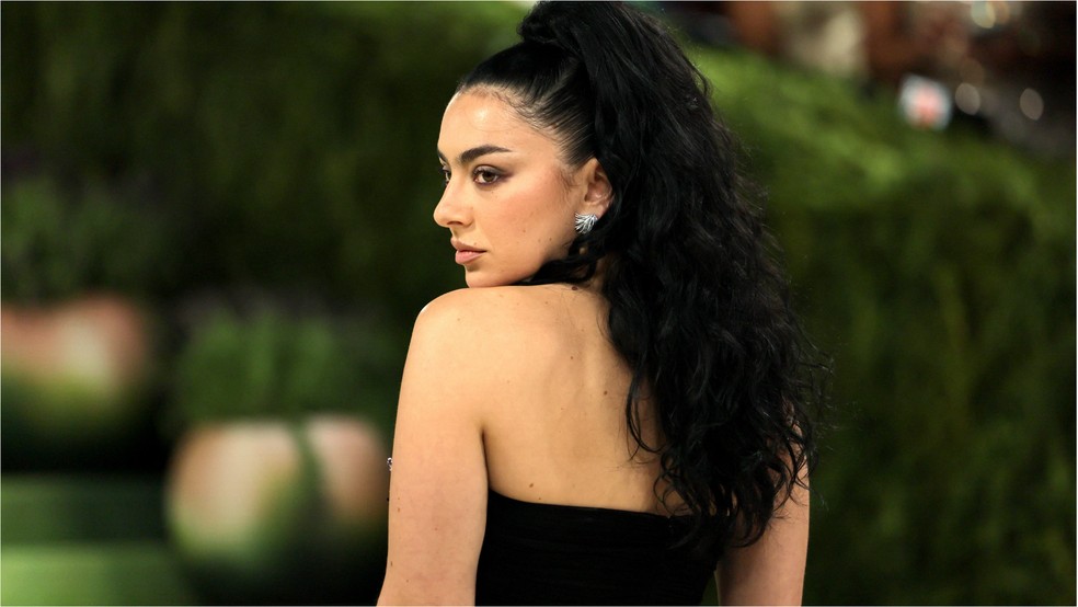 A cantora Charli xcx — Foto: Reuters