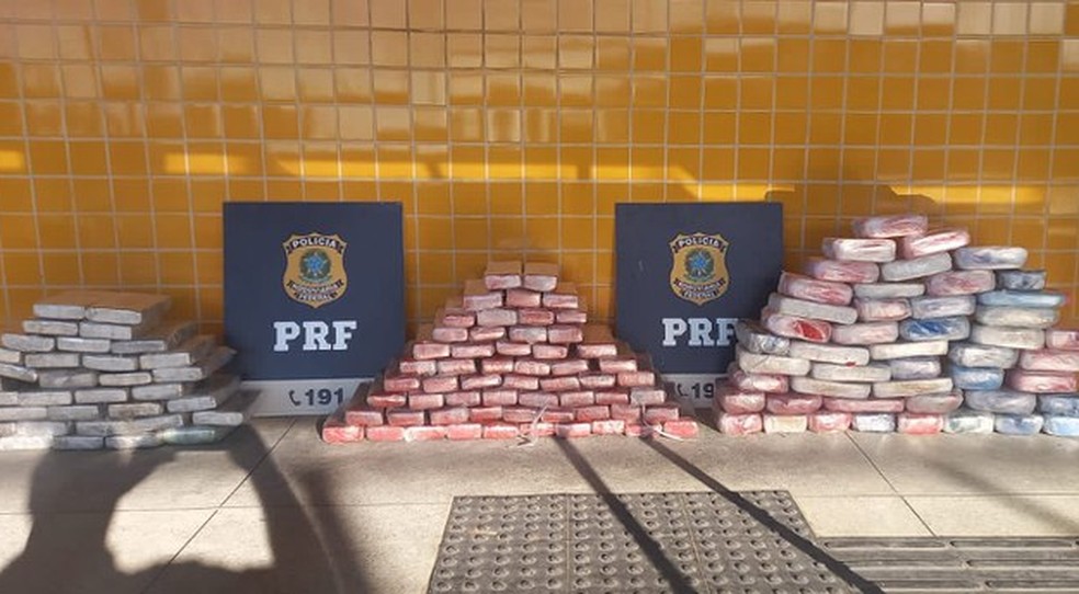 Drogas estavam dentro de cinco caixas — Foto: Polícia Rodoviária Federal