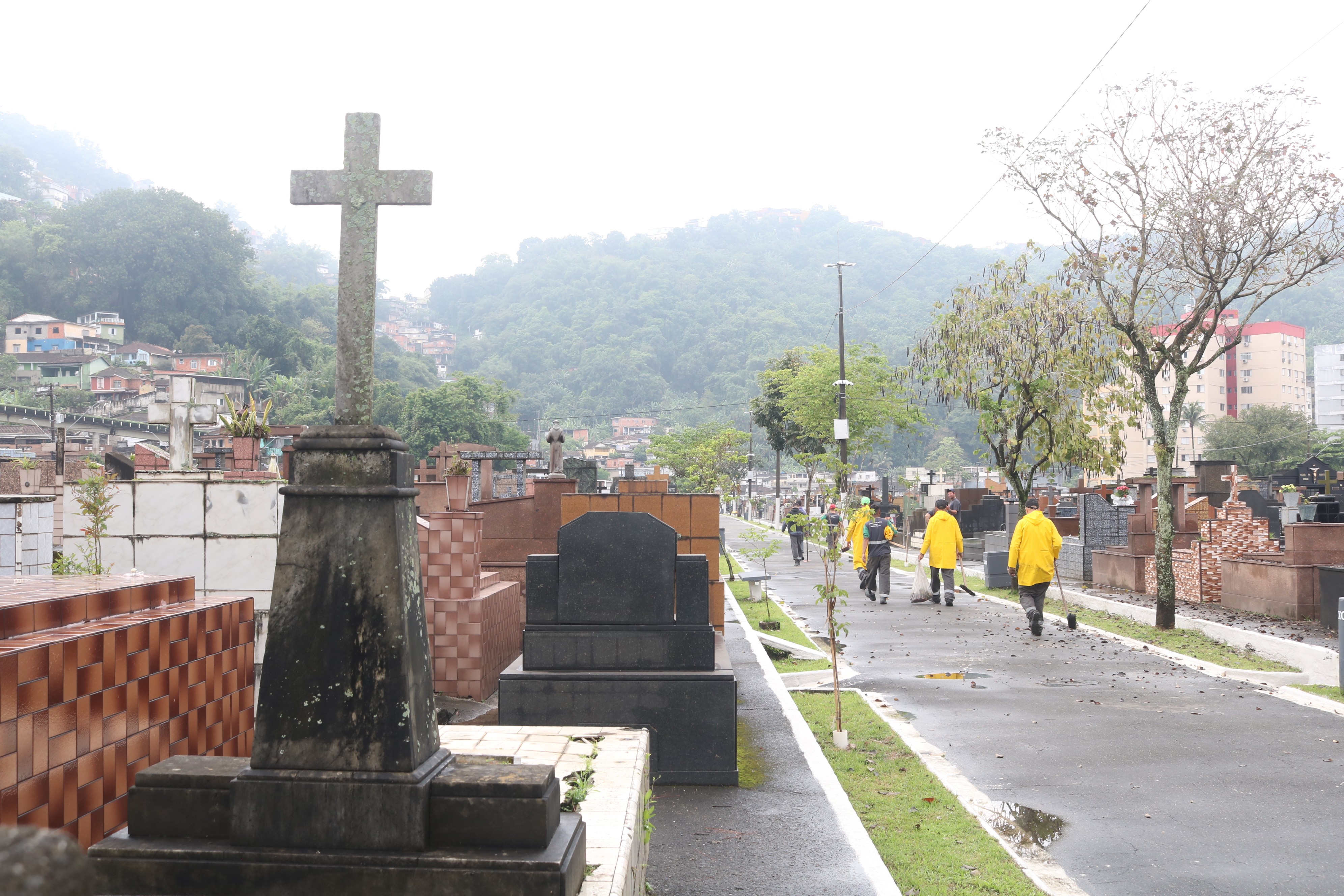 Cemitérios de Santos oferecem missas e atrações musicais neste Dia de Finados; veja a programação