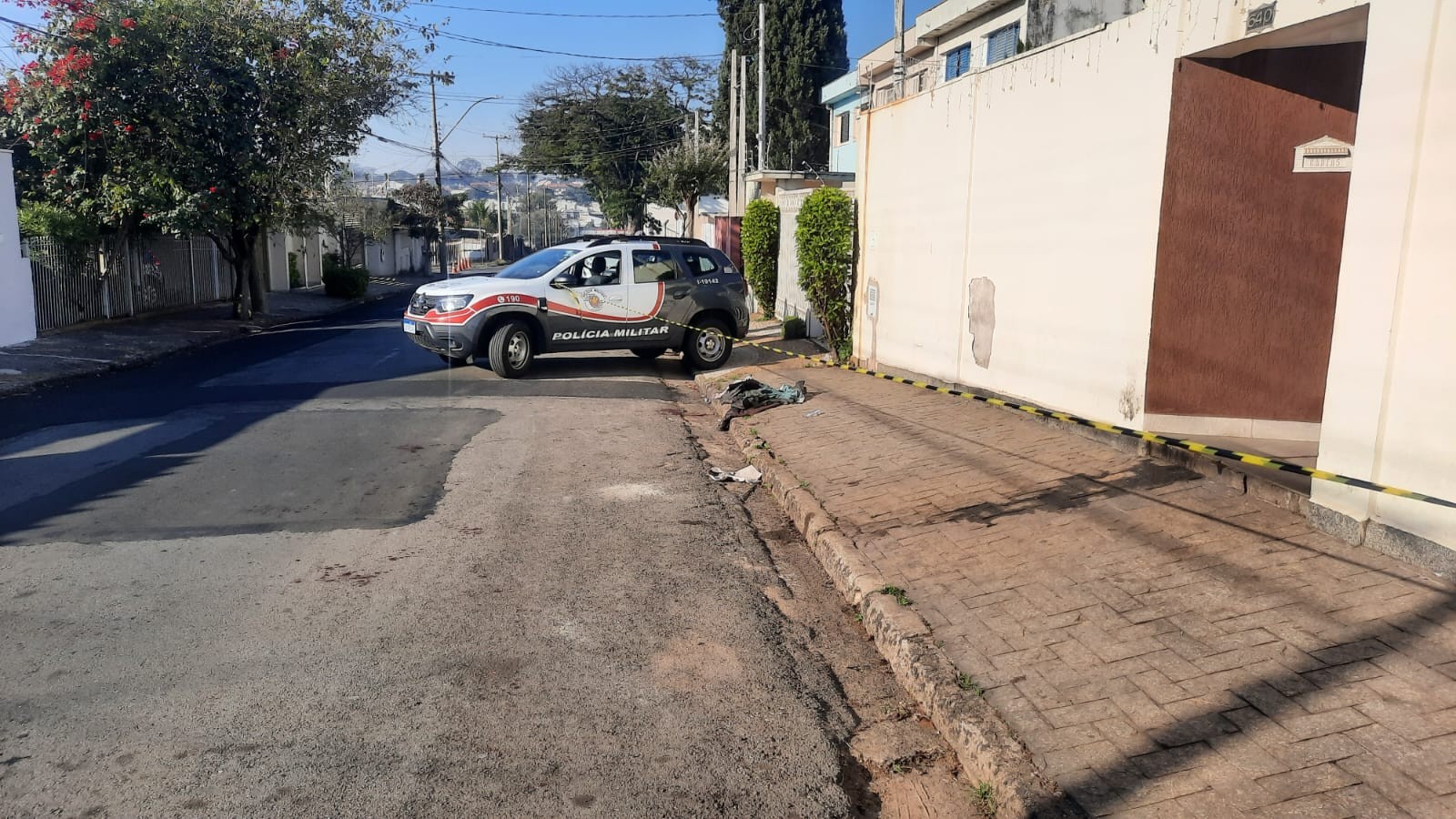 Quatro pessoas são esfaqueadas aleatoriamente, segundo polícia, no interior de SP