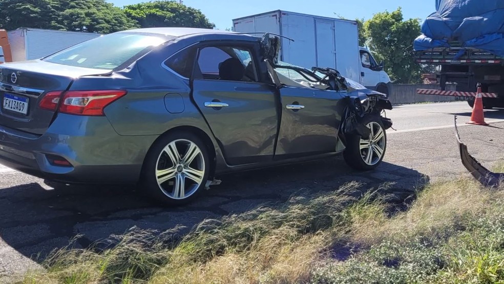 Carro que levava o jogador Pedro Severino a Atibaia (SP) bateu na traseira de caminhão em Americana, SP Ribeirão Preto — Foto: Reprodução/EPTV
