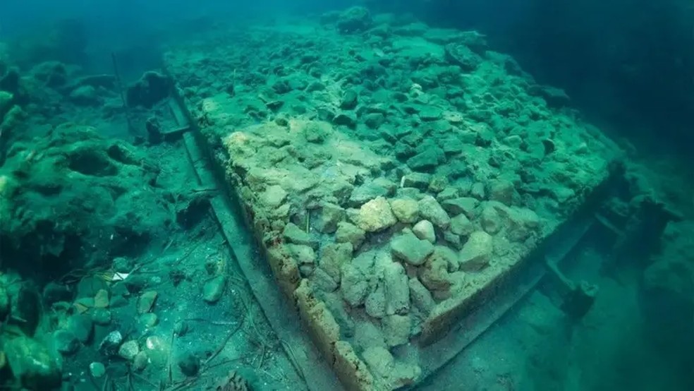 As ruínas de Aenaria ficaram enterradas no mar por quase 2 mil anos, preservadas sob sedimentos vulcânicos. — Foto: Alessandra Benini via BBC