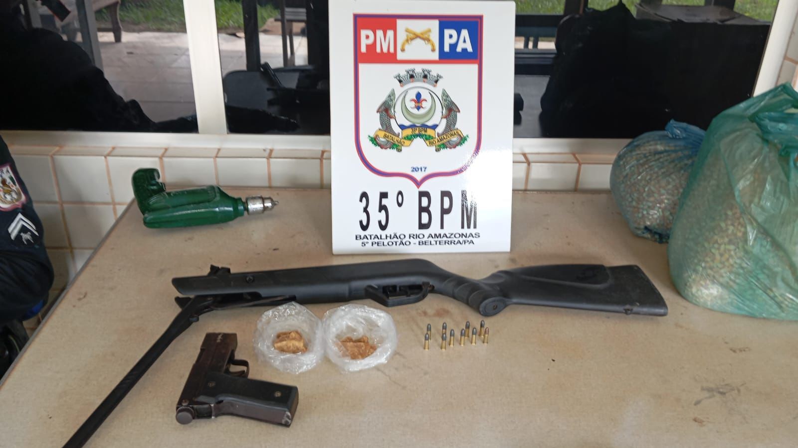 Ação policial apreende drogas, armas e objetos suspeitos de furto em Belterra