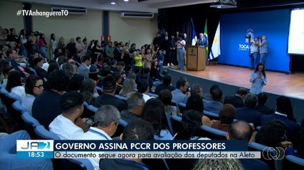 Plano de carreira dos professores é assinado e segue para avaliação da Assembleia