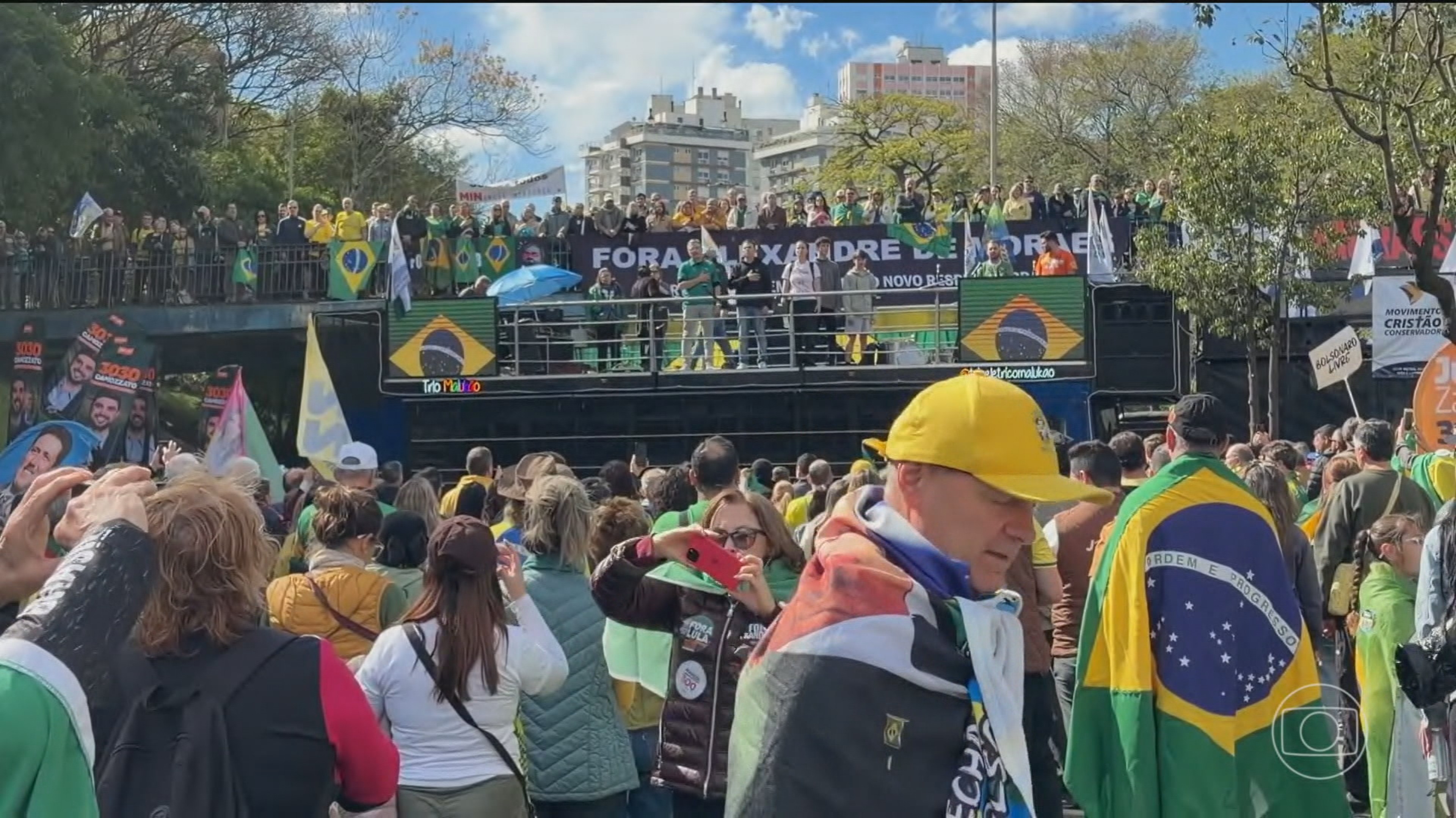 Partidos de oposição fazem protestos contra Moraes e com críticas ao STF em 9 capitais do país