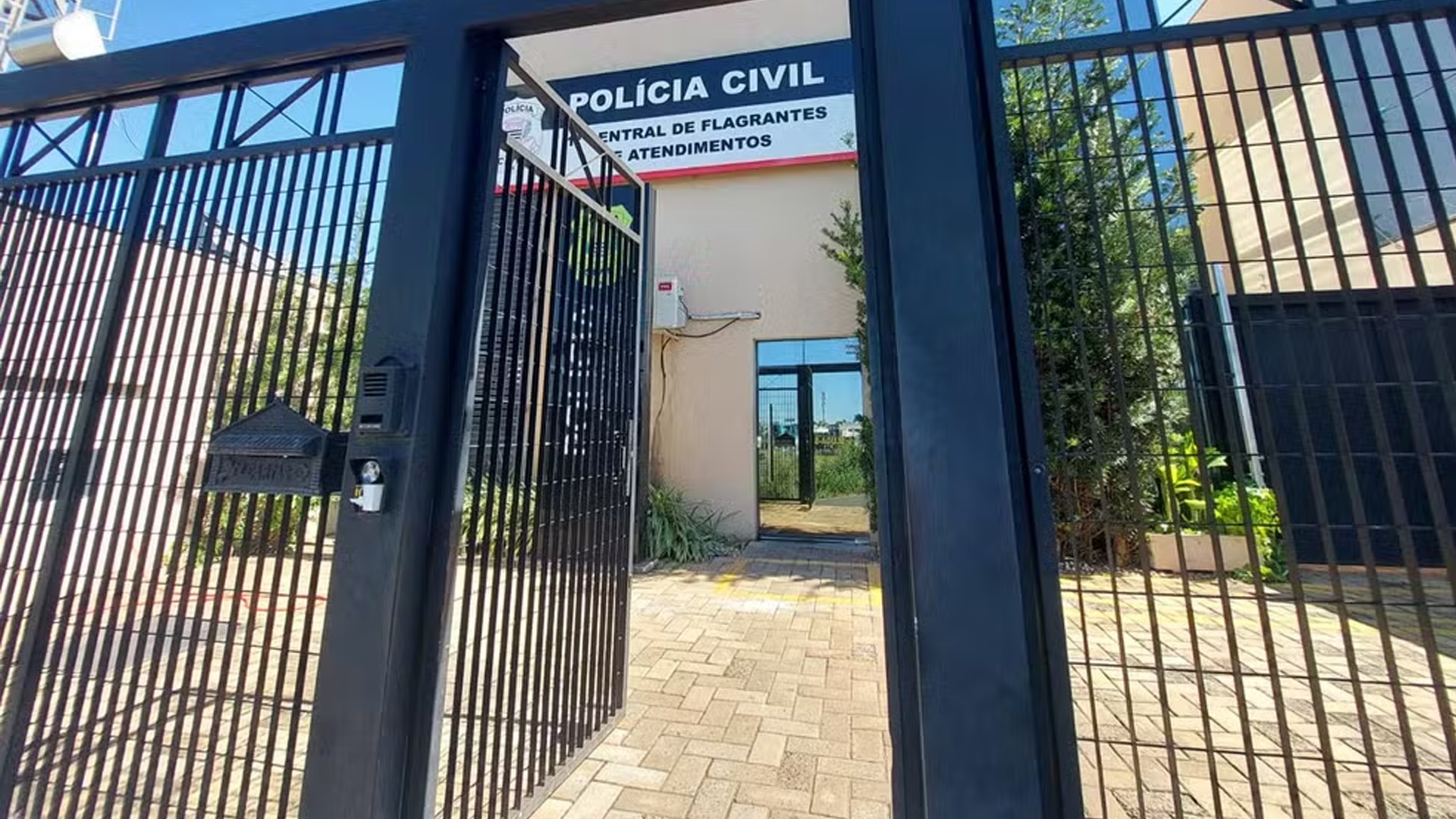 Criança de 11 anos é atropelada por motocicleta ao atravessar rua para buscar bola de futebol em Rio Preto