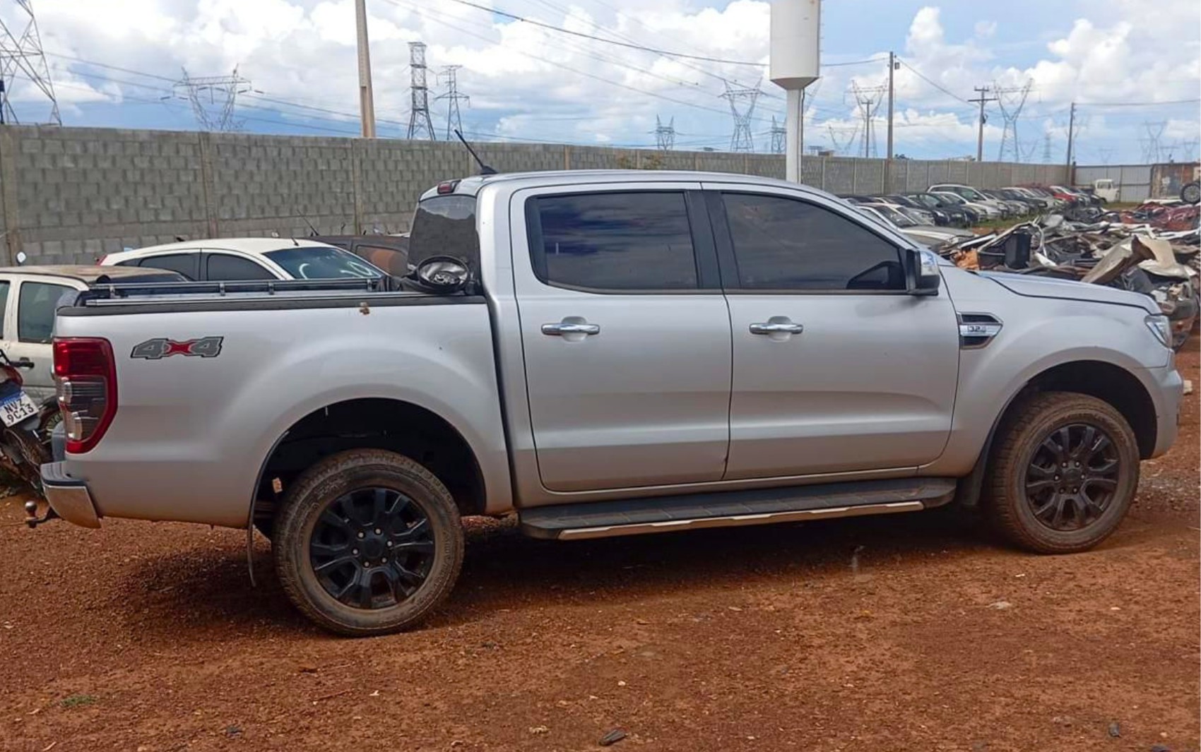 BMW, caminhonetes e motos: Leilão do TJ-GO reúne mais de 700 veículos apreendidos 