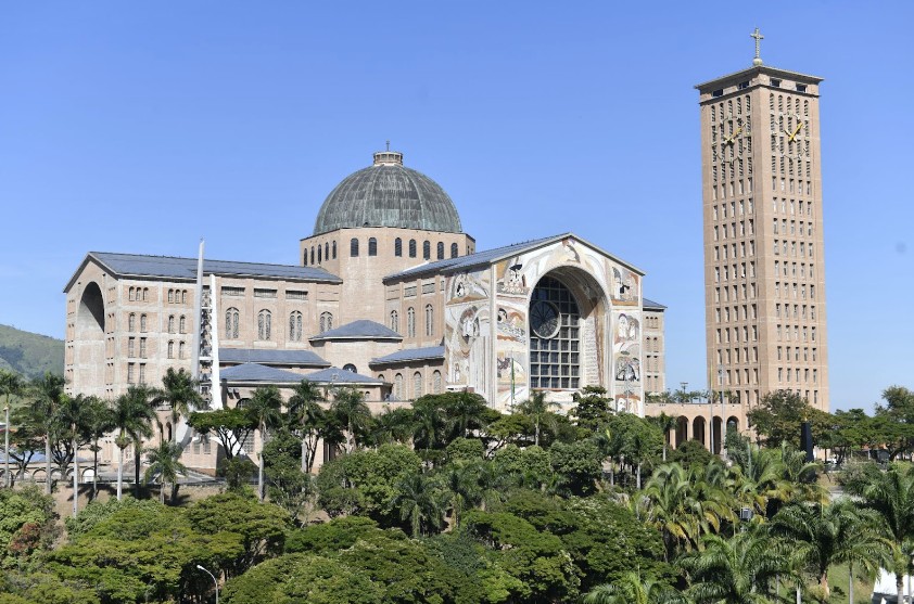 Basílica de Aparecida tem alto movimento de fiéis no feriado da Independência do Brasil